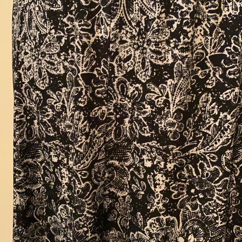 Black & white floral skirt - Medium - Picture 2 of 5